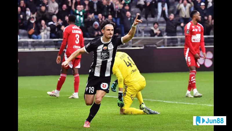Cuộc chiến không khoan nhượng: Angers vs Brest - Đội nào sẽ bứt phá trong cơn khủng hoảng? 6 angers vs brest google 1974 featured